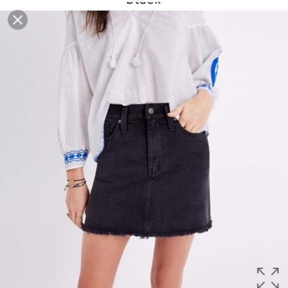 ✨ SALE! ✨ Madewell Black Denim Skirt - Picture 2 of 6